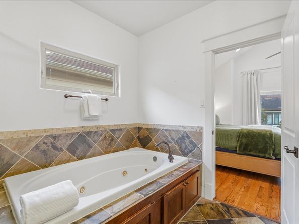 4011 Feagan Street, Houston TX 77007