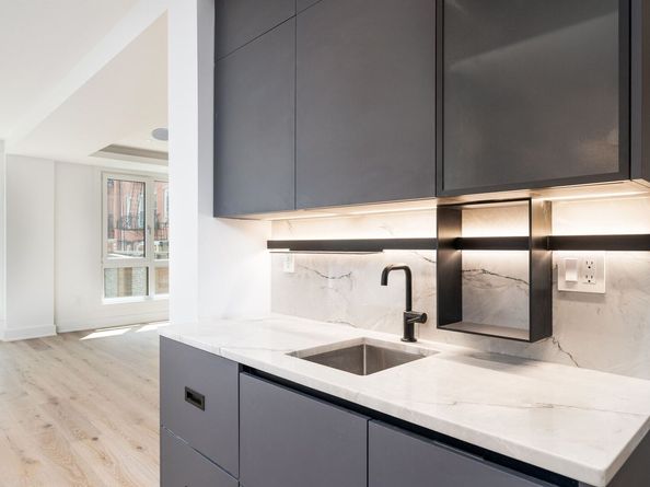 209 6th St 1, Hoboken NJ 07030