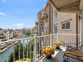 205 Shearwater Ct West 32, Jersey City NJ 07305
