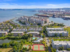 205 Shearwater Ct West 32, Jersey City NJ 07305