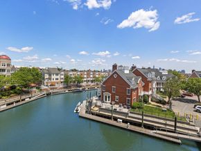 205 Shearwater Ct West 32, Jersey City NJ 07305