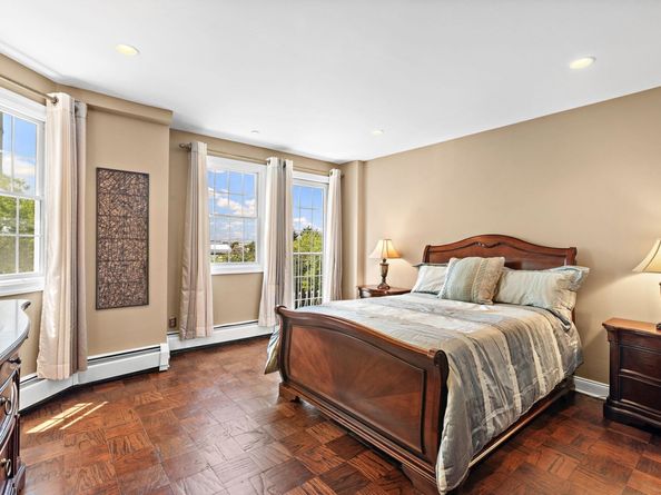 205 Shearwater Ct West 32, Jersey City NJ 07305