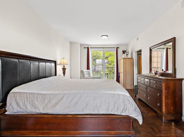 205 Shearwater Ct West 32, Jersey City NJ 07305