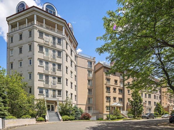 205 Shearwater Ct West 32, Jersey City NJ 07305