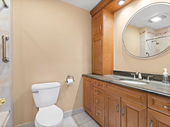 205 Shearwater Ct West 32, Jersey City NJ 07305