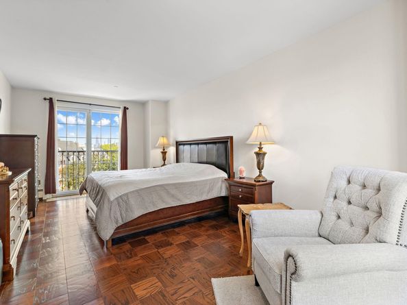 205 Shearwater Ct West 32, Jersey City NJ 07305