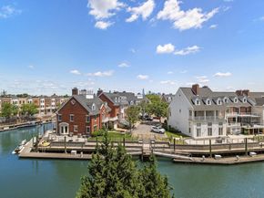 205 Shearwater Ct West 32, Jersey City NJ 07305