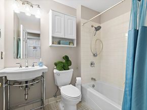 205 Shearwater Ct West 32, Jersey City NJ 07305