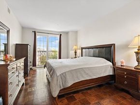 205 Shearwater Ct West 32, Jersey City NJ 07305