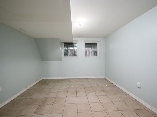135B Suburbia Terrace, Jersey City NJ 07305