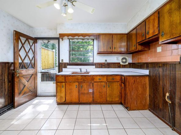 135B Suburbia Terrace, Jersey City NJ 07305