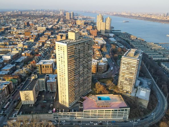 6040 Blvd East 7B, West New York NJ 07093