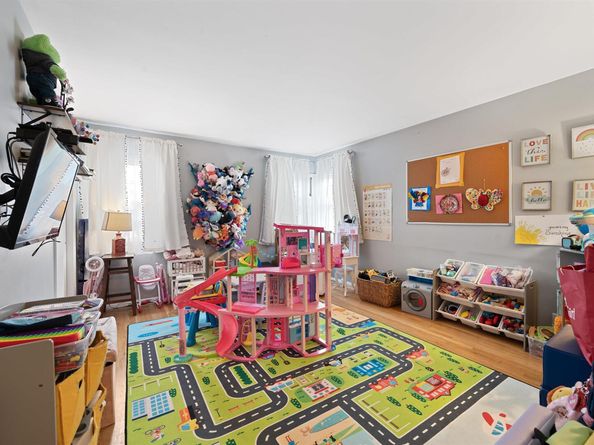 28 Obrien Ct, Bayonne NJ 07002