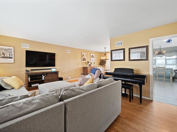 28 Obrien Ct, Bayonne NJ 07002