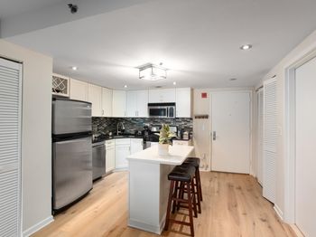 700 1st St