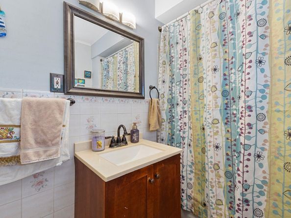 774 8th St, Secaucus NJ 07094