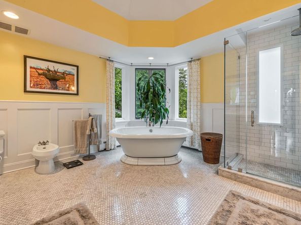 1115 Buckingham Dr, Fort Lee NJ 07024