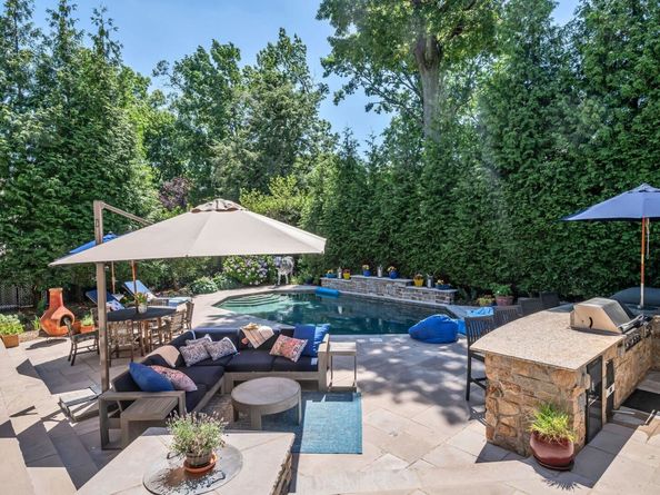 1115 Buckingham Dr, Fort Lee NJ 07024