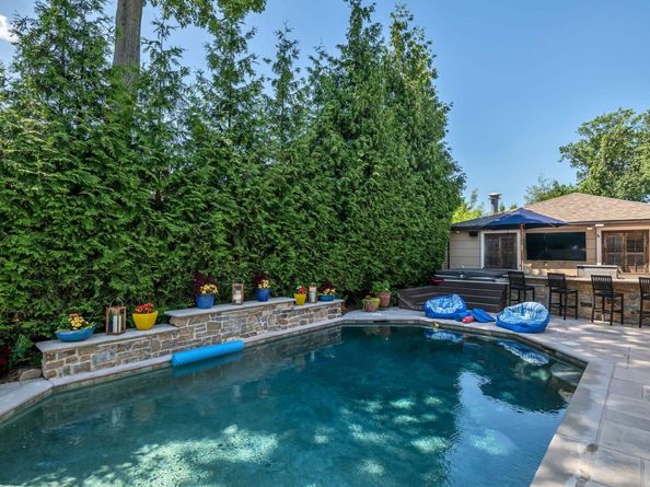 1115 Buckingham Dr, Fort Lee NJ 07024