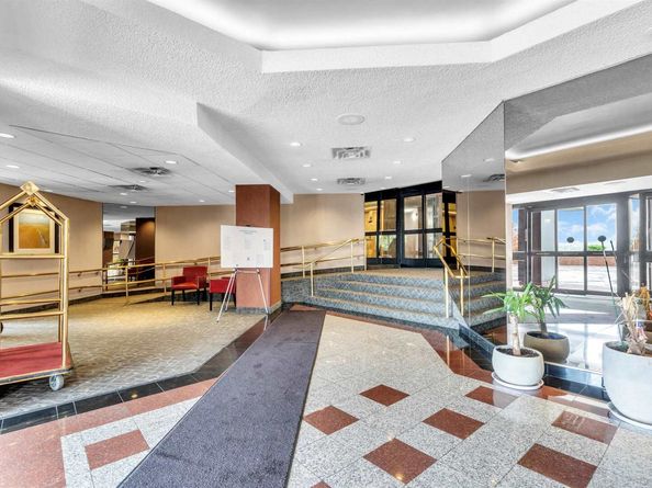 2508 Harmon Cove Tower, Secaucus NJ 07094