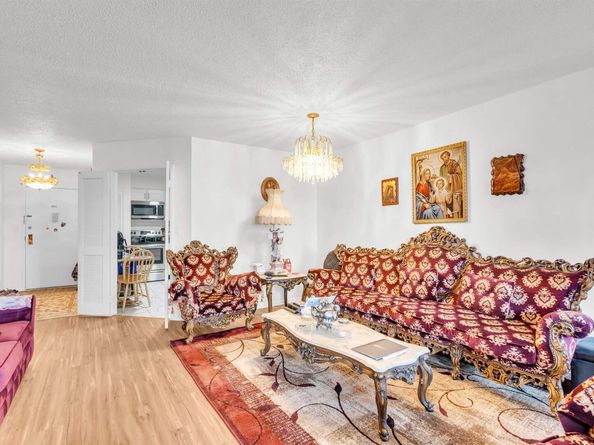 2508 Harmon Cove Tower, Secaucus NJ 07094