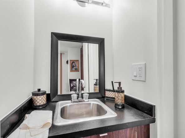 2508 Harmon Cove Tower, Secaucus NJ 07094