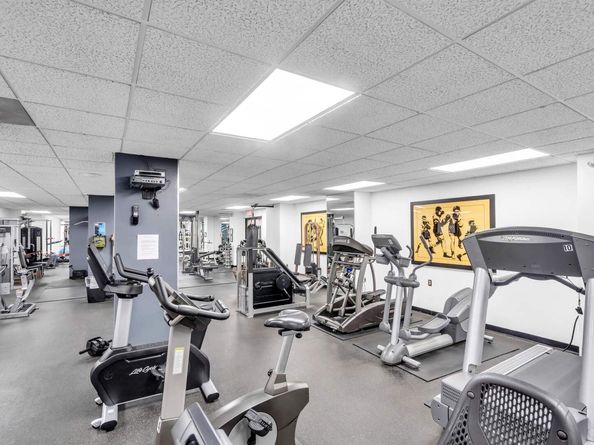 2508 Harmon Cove Tower, Secaucus NJ 07094