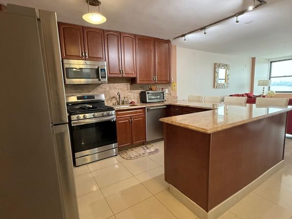 7002 Blvd East 33D, Guttenberg NJ 07093