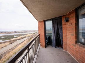 706 Harmon Cove Tower 706, Secaucus NJ 07094