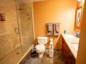 706 Harmon Cove Tower 706, Secaucus NJ 07094