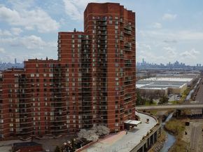 706 Harmon Cove Tower 706, Secaucus NJ 07094