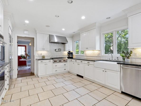 14 Highview Avenue, Old Greenwich CT 06870