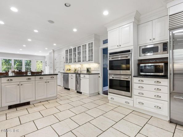 14 Highview Avenue, Old Greenwich CT 06870