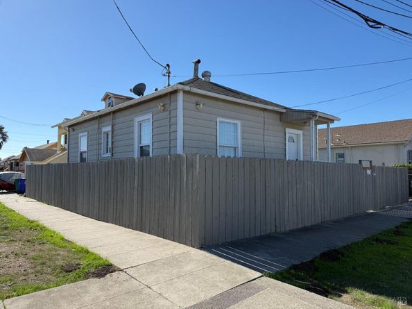 3834 Waller Avenue, Richmond CA 94804