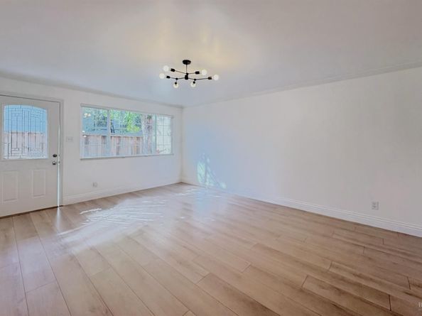 5242 Miles Avenue Apt C, Oakland CA 94618