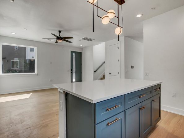 4127 E 12th ST 1, Austin TX 78721