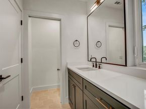 4127 E 12th ST 1, Austin TX 78721