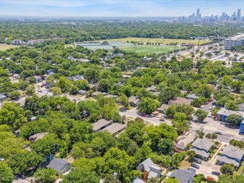 700 W North Loop BLVD