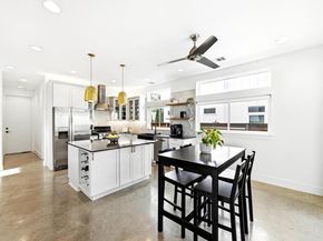 1704 E 13th ST B, Austin TX 78702