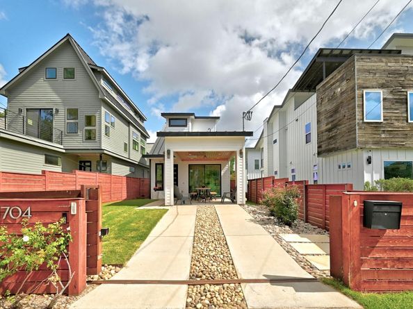 1704 E 13th ST B, Austin TX 78702