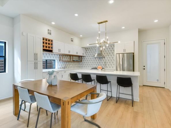 902 W Live Oak ST, Austin TX 78704