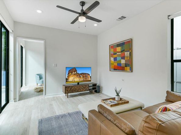 902 W Live Oak ST, Austin TX 78704