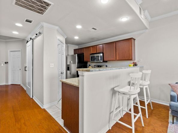 305 E 31st ST 2, Austin TX 78705
