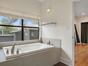 2009 Arthur LN A, Austin TX 78704