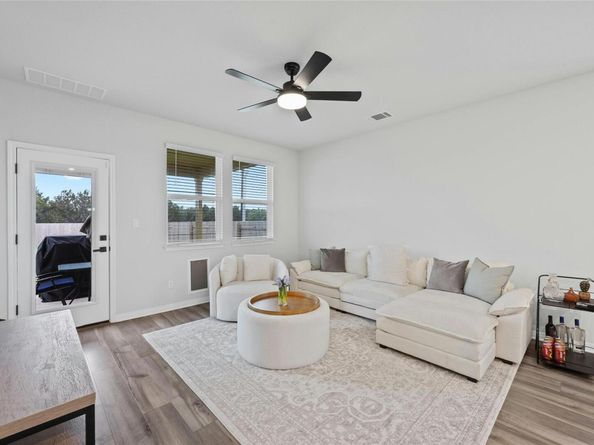 553 Longmount CV, Liberty Hill TX 78642