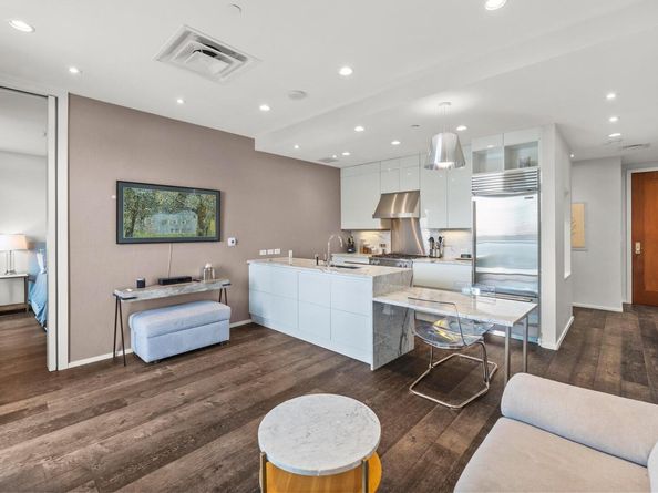 200 Congress Ave 33BB, Austin TX 78701