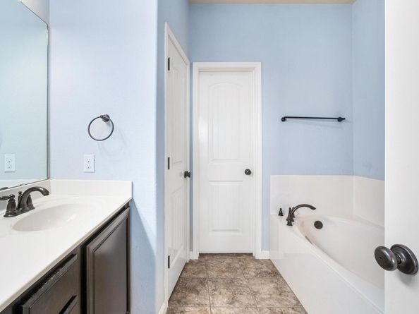 9621 Solana Vista LOOP B, Austin TX 78750