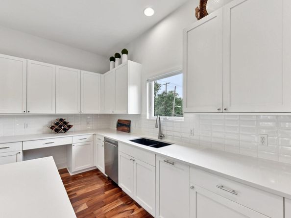 2300 S 5th ST E, Austin TX 78704