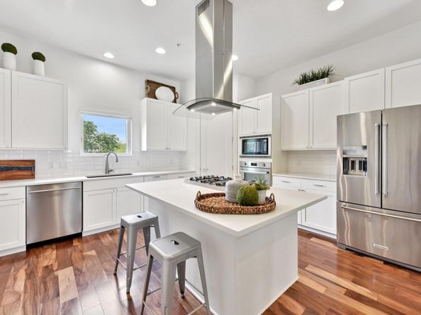 2300 S 5th ST E, Austin TX 78704