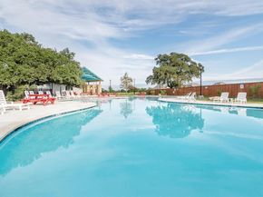 908 Goldilocks LN, Manchaca TX 78652